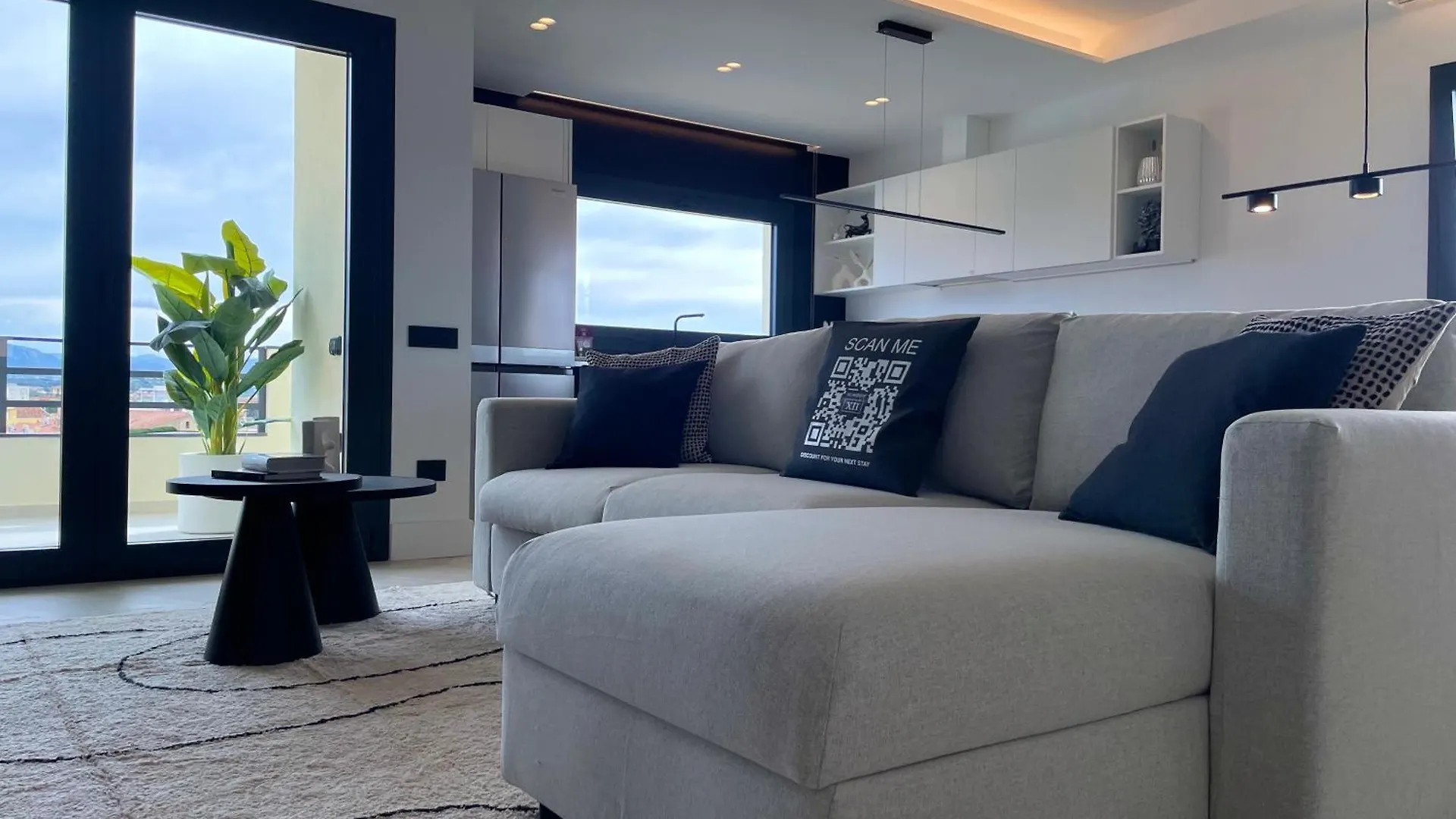 Appartamento Luxurious High-End 2Br Penthouse+ Terrace+ Great View+ Parking - Historical Centre Olbia 0*,  Italia