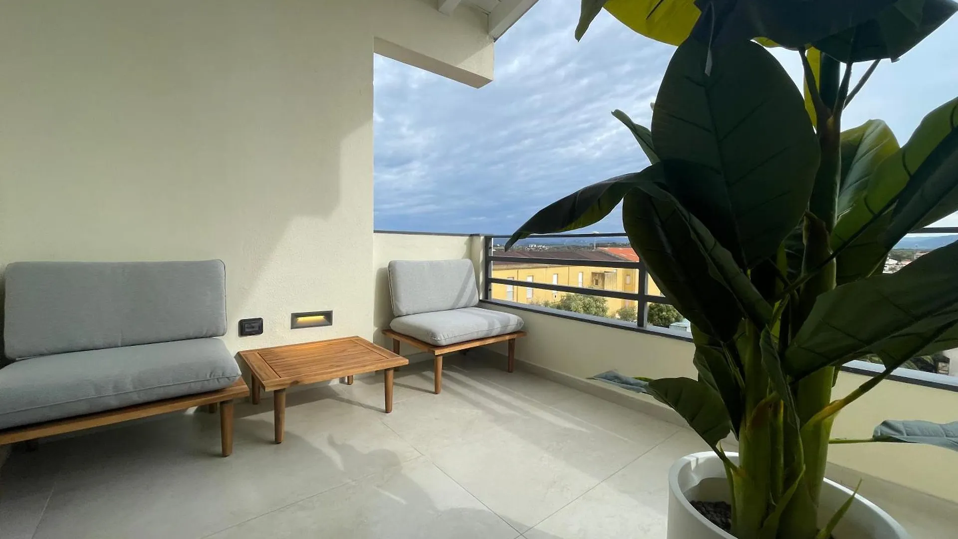 公寓 奧爾比亞Luxurious High-End 2Br Penthouse+ Terrace+ Great View+ Parking - Historical Centre公寓