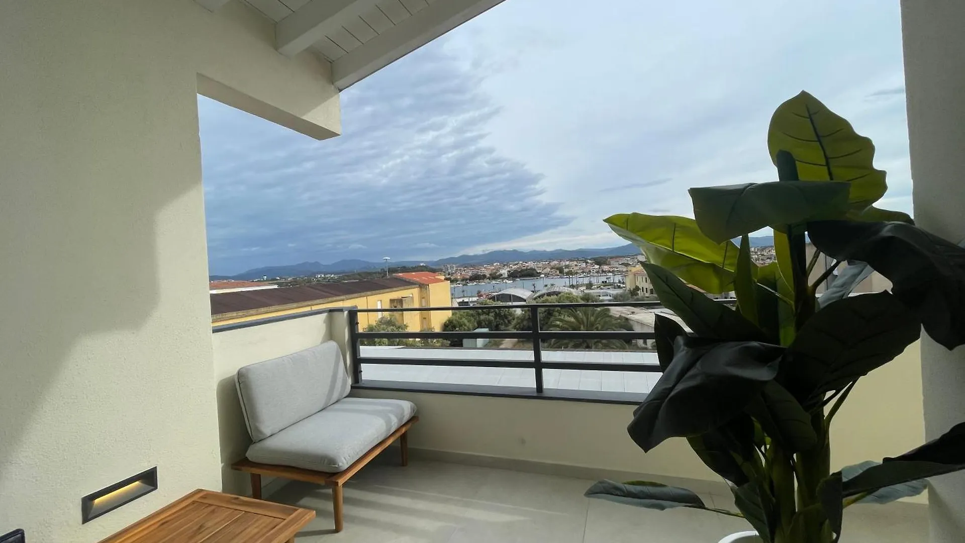 Appartamento Luxurious High-End 2Br Penthouse+ Terrace+ Great View+ Parking - Historical Centre Olbia